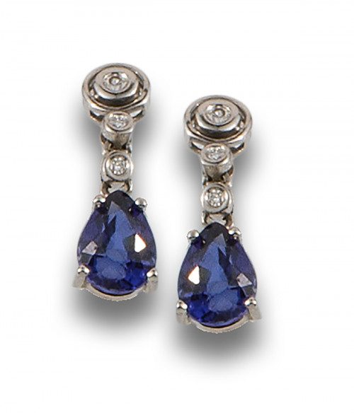 PENDIENTES LARGOS COLGANTES DE DIAMANTES, ZAFIROS Y ORO BLA