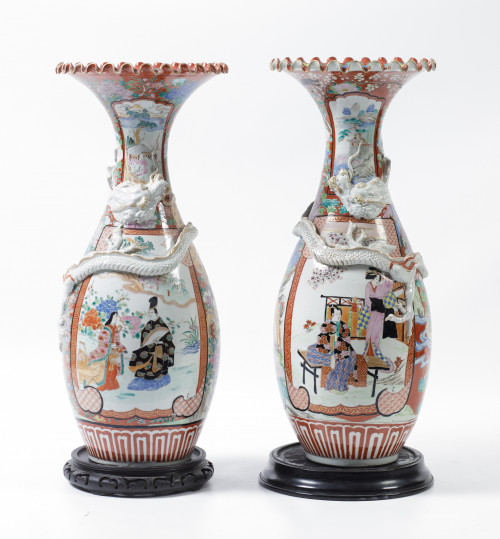 Pareja de jarrones de porcelana, periodo Meiji, Japón, pps.