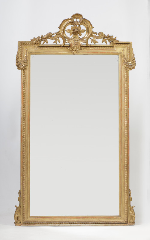 Espejo de madera tallada y dorada, España, S. XIX