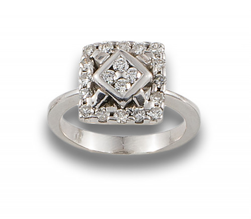SORTIJA CUADRADA DE DIAMANTES Y ORO BLANCO
