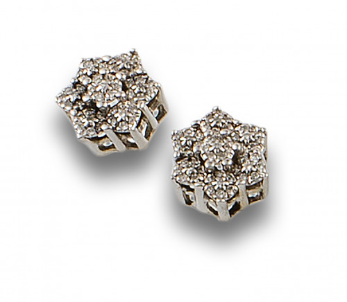 PENDIENTES FLORES DE DIAMANTES Y ORO BLANCO