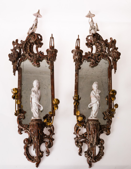 Pareja de apliques de dos luces siguiendo modelos del S. XV