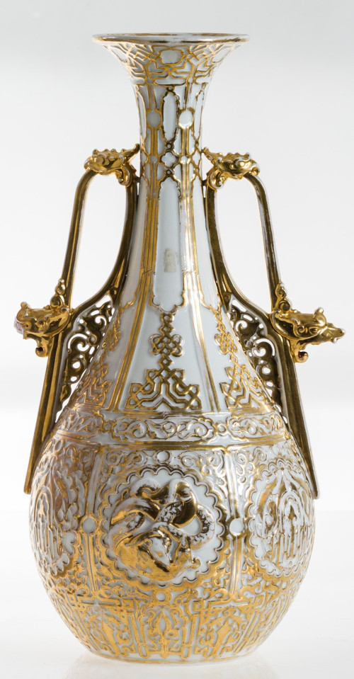 Jarrón de porcelana esmaltada y dorada, España, c. 1900
