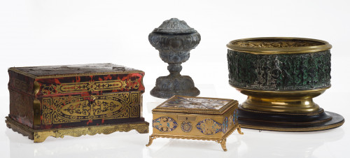 Joyero de metal dorado y esmalte cloisonné, ffs.S.XIX