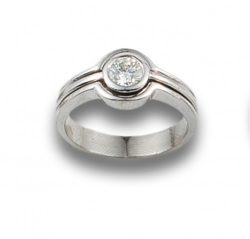SORTIJA SOLITARIO DE DIAMANTE Y ORO BLANCO