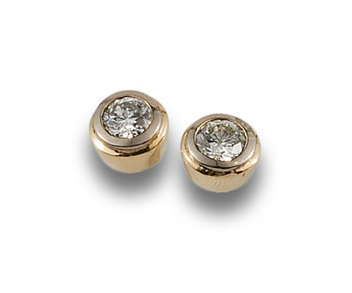 PENDIENTES DORMILONAS DE DIAMANTES EN CHATÓN, ORO BICOLOR