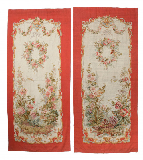 Pareja de colgaduras Aubusson,Francia, ffs.S.XVIII. Con dec