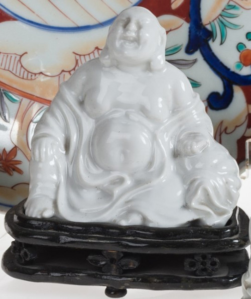 Buda de porcelana esmaltada en su color, China, S.XX