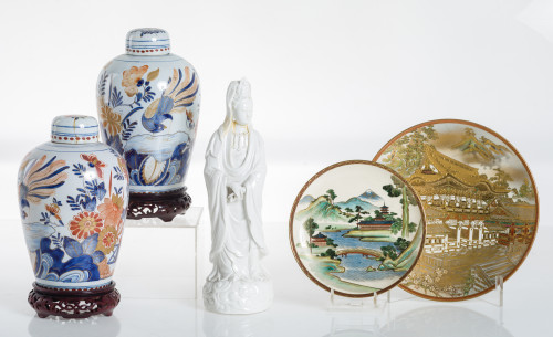 Pareja de tibores con tapa de porcelana esmaltada, China, S