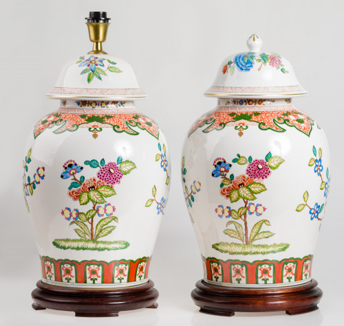 Lámpara de cerámica siguiendo modelos chinos, Fundación de 
