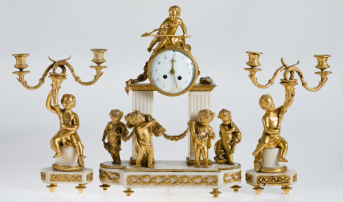 Guarnición de reloj y candelabros estilo Luis XVI, Francia,