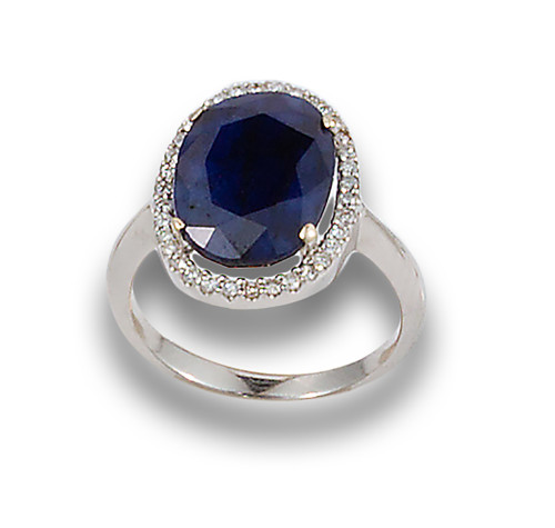 SORTIJA ROSETÓN DE ZAFIRO, DIAMANTES Y ORO BLANCO