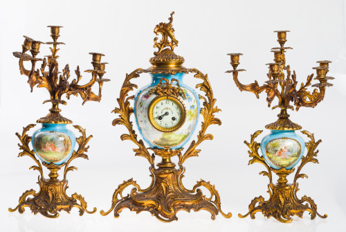 Reloj con guarnición de candelabros estilo Luis XV, Francia