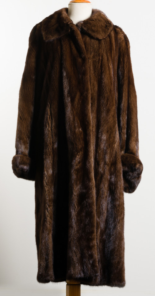 Abrigo de visón marrón oscuro, manufactura Manakas, Frankfu
