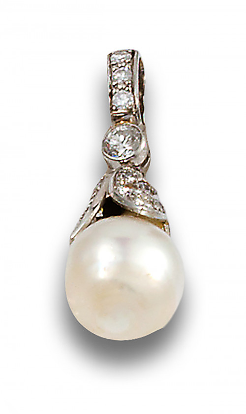 COLGANTE DE DIAMANTES, PERLA AUSTRALIANA BARROCA Y ORO BLAN