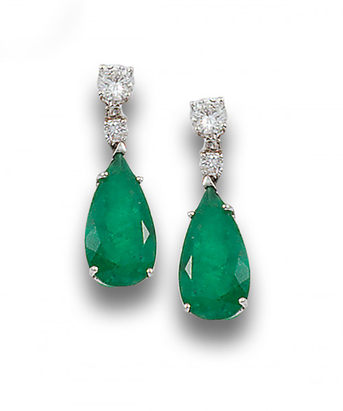 PENDIENTES LARGOS ORO BLANCO ESMERALDAS Y DIAMANTES