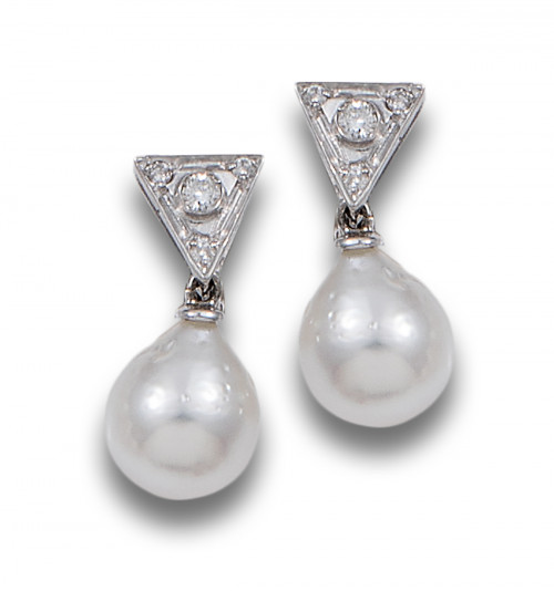 PENDIENTES COLGANTES DE DIAMANTES, PERLAS AUSTRALIANAS Y OR