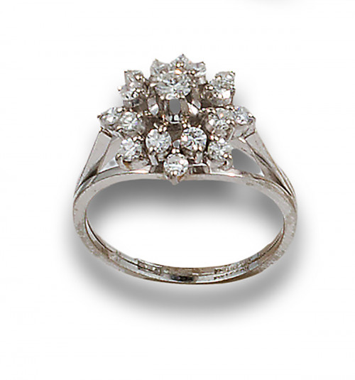 SORTIJA FLOR DE DIAMANTES Y ORO BLANCO