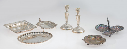 Pareja de candeleros fde plata con decoración gallonada, Es