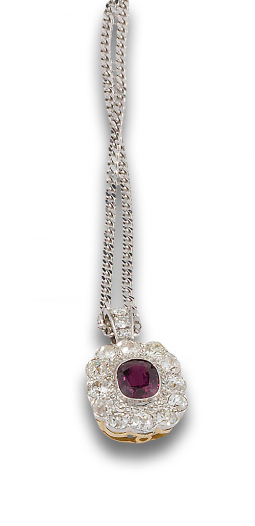 COLGANTE ROSETÓN DE RUBÍ DE 1.94 CT. Y DIAMANTES, EN ORO BL