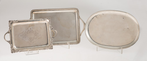 Dos bandejas de plata española, S. XX