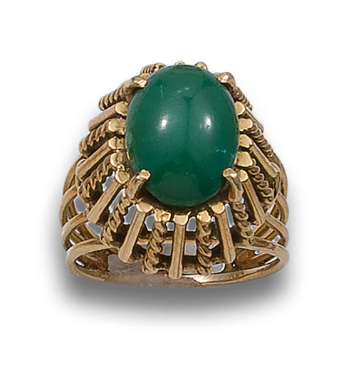 SORTIJA, AÑOS 70, DE ORO AMARILLO Y CABUJÓN DE JASPE