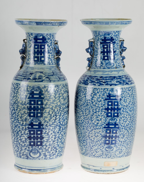 Pareja de jarrones de porcelana vidriada y esmaltada, China