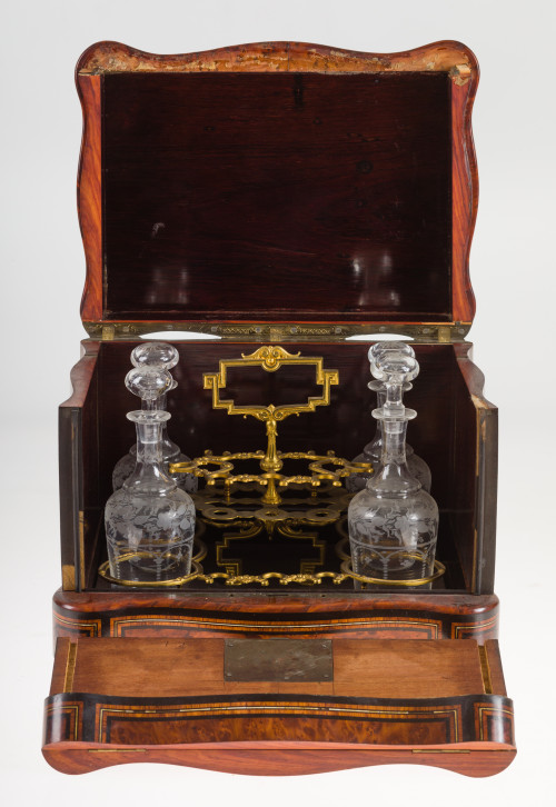 Caja licorera de estilo Napoleón III, Francia, primera mita