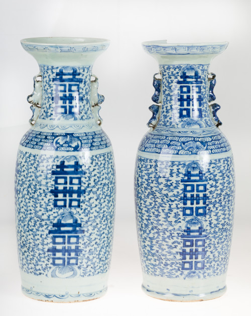 Pareja de jarrones chinos vidriados en azul y blanco, China