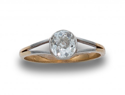 SORTIJA SOLITARIO DE DIAMANTE, TALLA ANTIGUA Y ORO AMARILLO