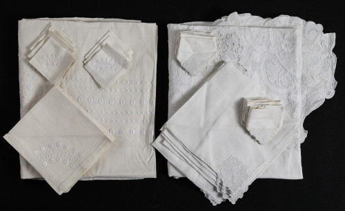 Mantel de hilo crudo con decoración bordada de bodoques en 