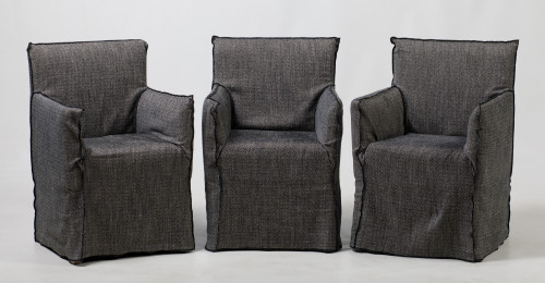 Tres sillas modelo "Ghost", diseño de Paola Navone para Ger