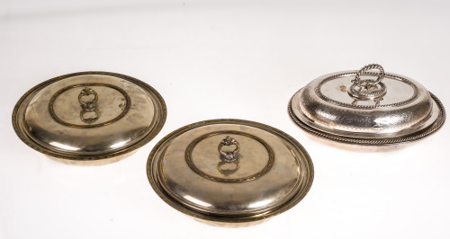 Pareja de fuentes con tapa de metal plateado, España, S.XX