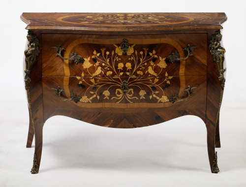 Comoda de marquetería holandesa siguiendo modelos del S. XV