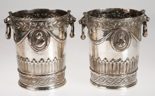 Pareja de enfriadores en plata alemana punzonada. 