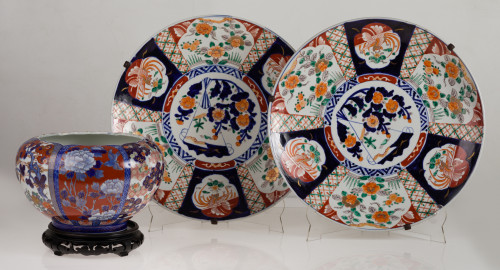 Pareja de platos de porcelana Imaria, Japón, med. S. XX