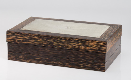 Caja de madera de coco con tapa de galuchat, S. XX