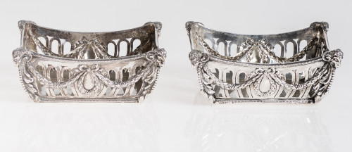 Pareja de centros de mesa en metal plateado, Francia, S. XX