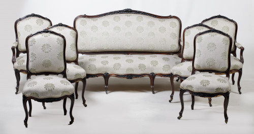 Canapé, dos butacas y cuatro sillas de estilo Isabelino, Es