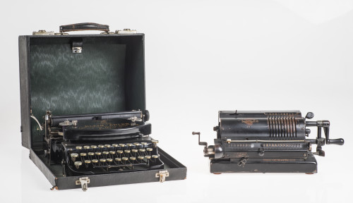 Máquina de escribir portatil, Klein Adler, Alemania, c. 1920