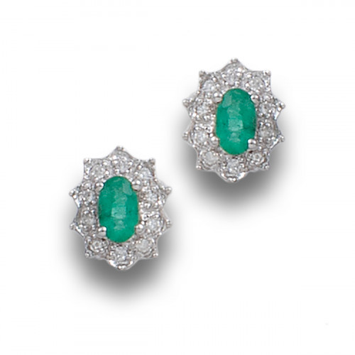 PENDIENTES ROSETONES DE DIAMANTES Y ESMERALDASM EN ORO BLAN