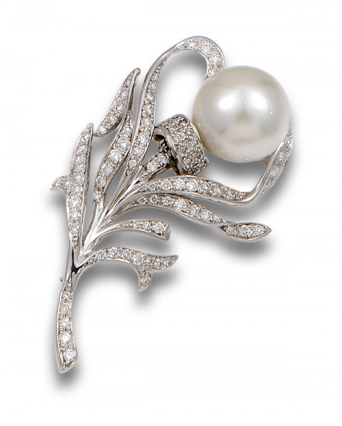 BROCHE FLOR DE DIAMANTES, PERLA AUSTRALIANA Y ORO BLANCO