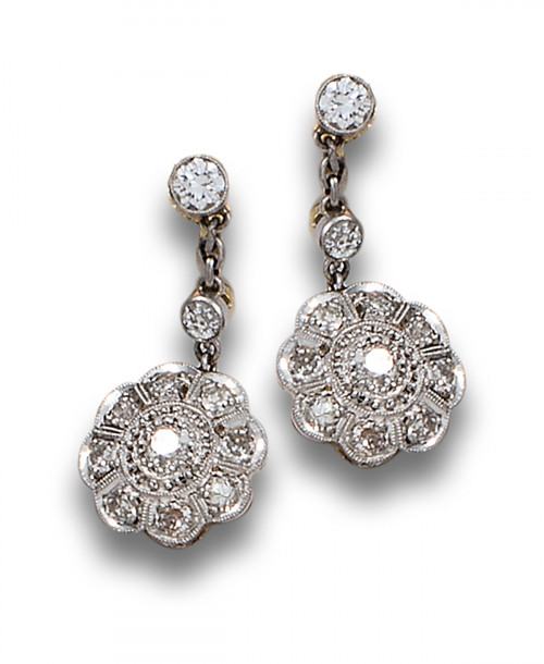 PENDIENTES, ESTILO ANTIGUO, DE ROSETONES DE DIAMANTES, EN O