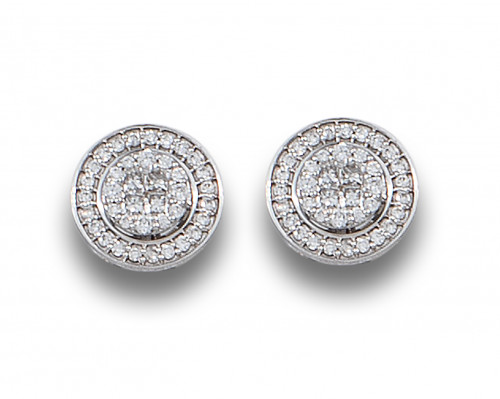 PENDIENTES ROSETONES DE DIAMANTES, EN ORO BLANCO