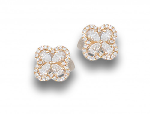 PENDIENTES TRÉBOLES DE DIAMANTES, EN ORO AMARILLO