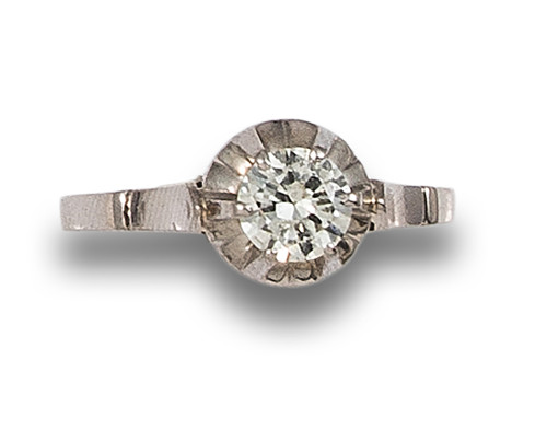 SORTIJA SOLITARIO DE DIAMANTE ESTIMADO EN 0.60 CT., EN ORO 