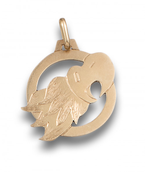 COLGANTE EN ORO CON LORO DEL EMBLEMA DE ALA 23