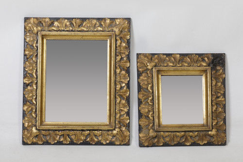 Dos espejos con marco siguiendo modelos del S. XVII