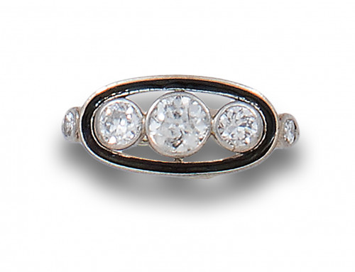 SORTIJA TRESILLO ANTIGUO DE DIAMANTES, ESMALTE Y ORO