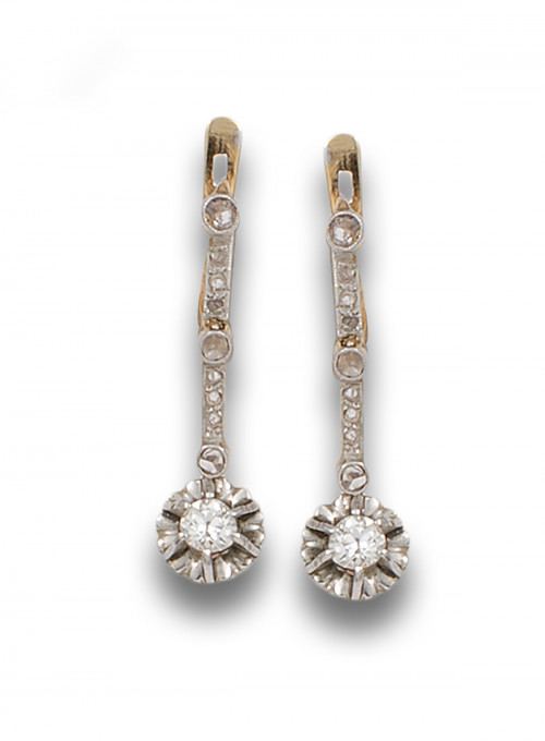 PENDIENTES LARGOS ANTIGUOS DE DIAMANTES, EN ORO AMARILLO Y 